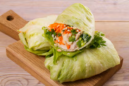 Wrap de Pollo y Vegetales con Dos Salsas