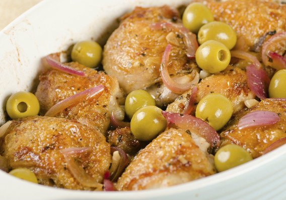 Pollo con Aceitunas y Vino Blanco