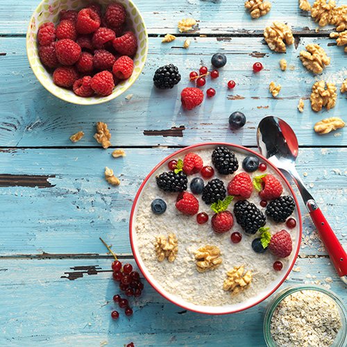 Porridge de Leche de Nueces con Topping de Moras y Frambuesas
