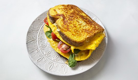 Sandwich de Pan Integral Express con Rúcula, Tomate, Queso, Huevo y Palta